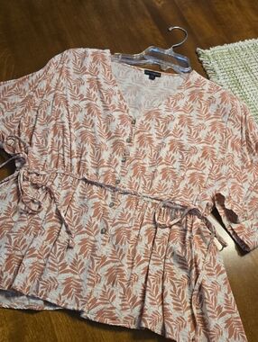 Light Pink Leaf-Print Button Front Women’s Top